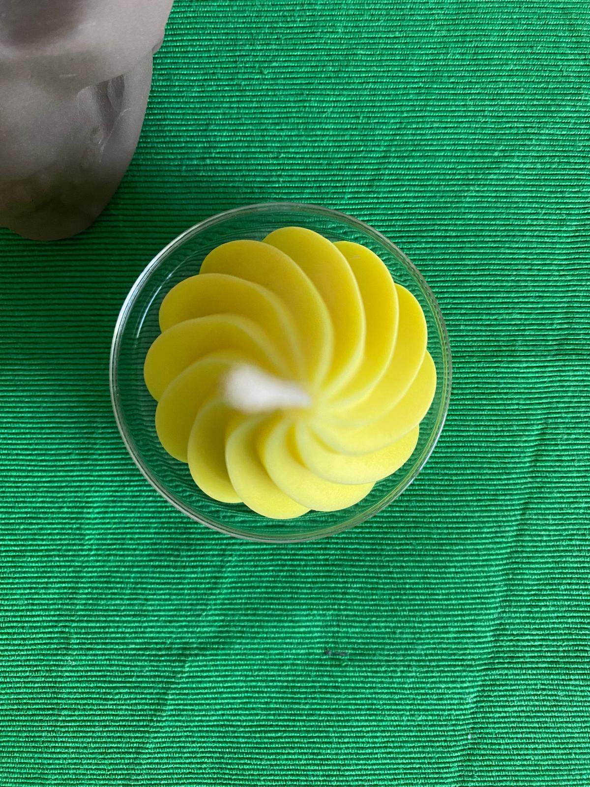 Dekoratif Spiral Vanilya Kokulu Mum - Sarı
