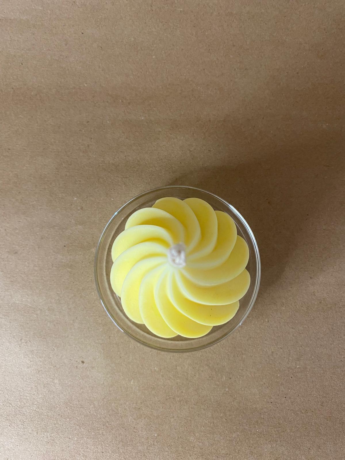 Dekoratif Spiral Vanilya Kokulu Mum - Sarı