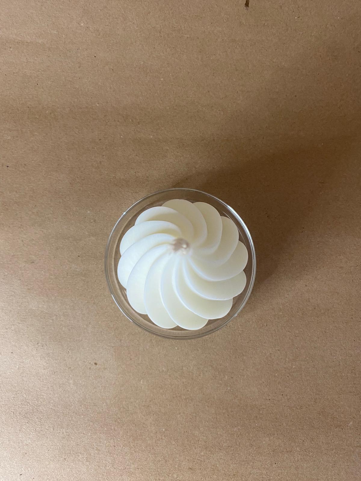 Spiral Vanilya Kokulu Dekoratif Soya Mumu - Beyaz
